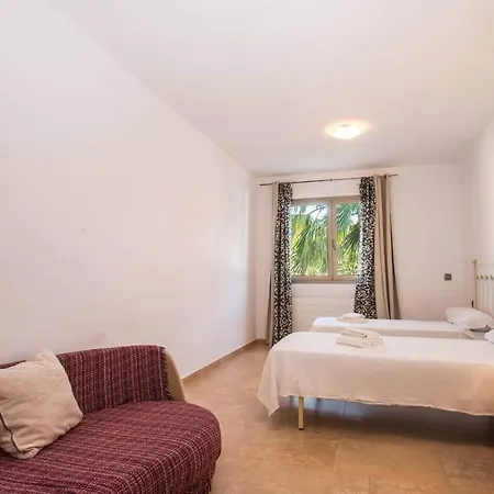 Athos - Plusholidays * Ifach