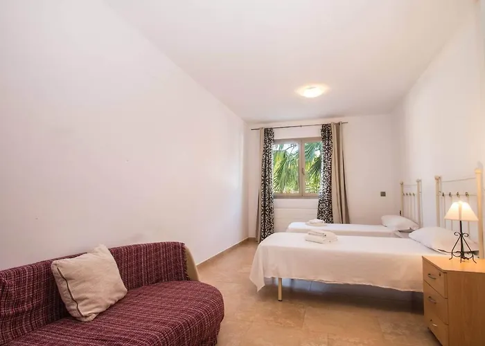 Athos - Plusholidays * Ifach